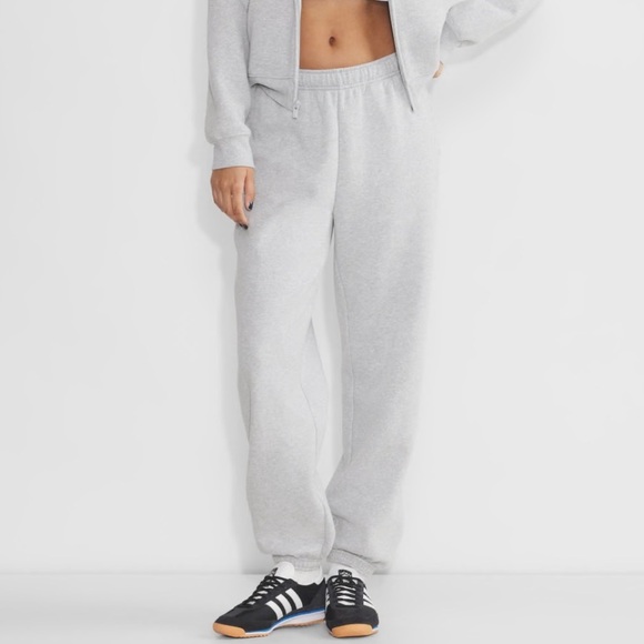 ARITZIA Sweatfleece Cozy Fleece ‘Mega Fit’ in light gray - Size Small - Picture 2 of 6